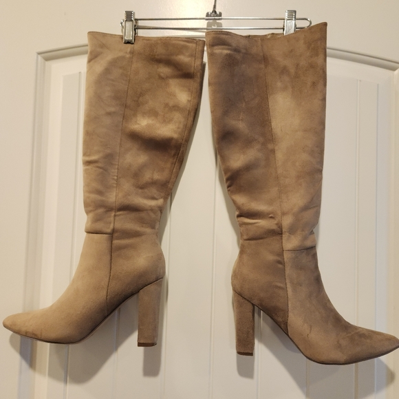 Boots - Picture 2 of 3